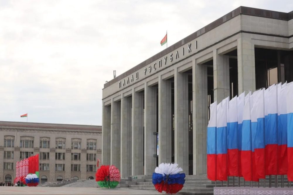 Патриарший экзарх Беларуси посетил торжества в честь Дня единения с Россией