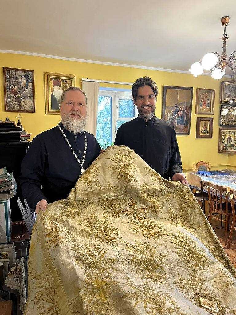 Церковь в Виноградове передала исторические реликвии в музейные фонды