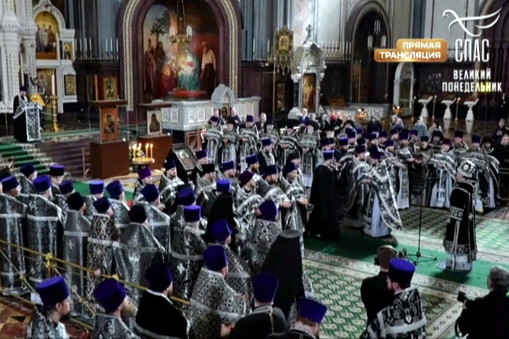 Митрополит Григорий совершил Литургию в Храме Христа Спасителя