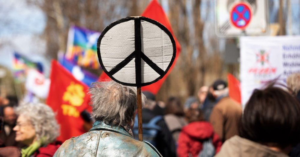 Активисты требуют "гражданского поворота эпохи"