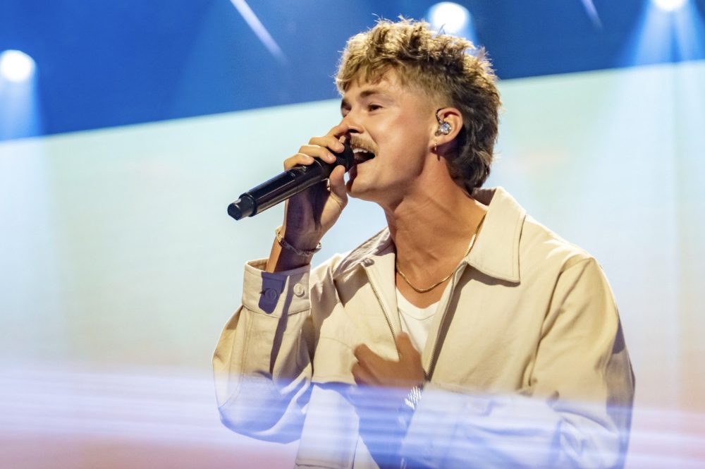 Конкурс на название группы Форреста Франка за $10 000 привел к 'чудесному' пожертвованию в $30 000 для детского дома в Гватемале