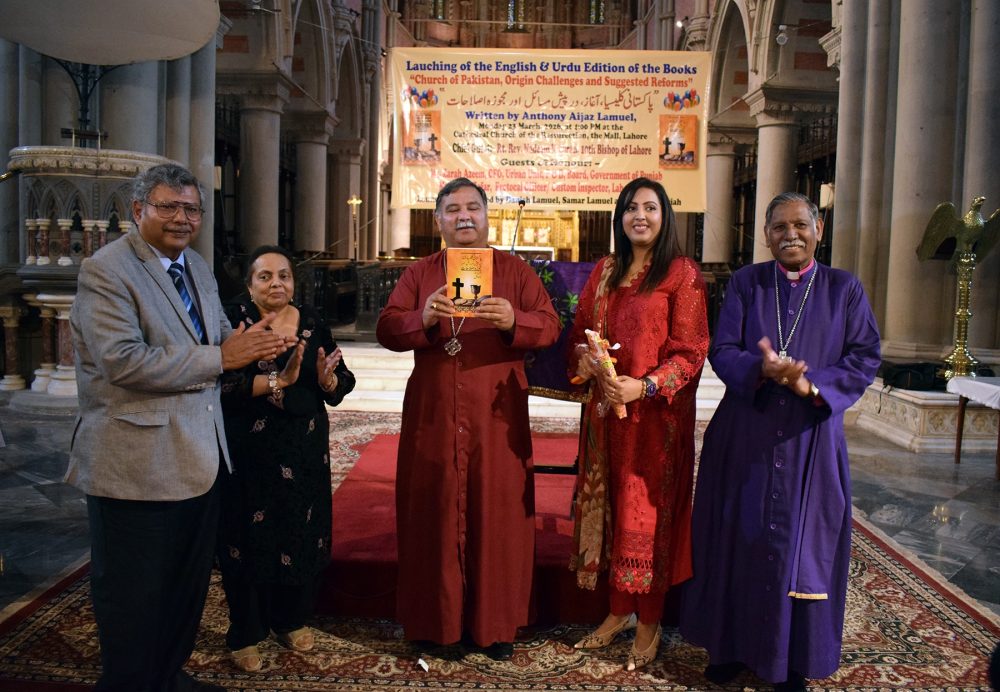 Новая книга предупреждает о кризисе лидерства и подотчетности в протестантской церкви Пакистана