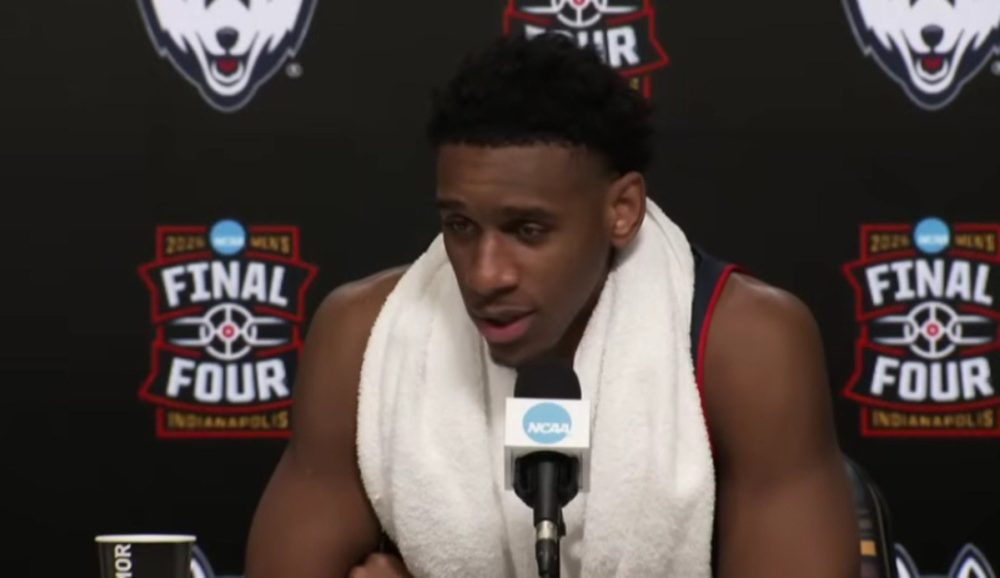 Центровой UConn Таррис Рид благодарит Бога после поражения в чемпионате NCAA: «Всё происходит не просто так»