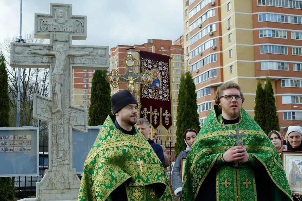 Поклонный крест установят на месте будущего храма в Московском