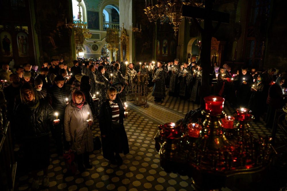 Митрополит Арсений провел утреню Великого Пятка в Алексеевском храме