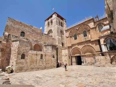 Христиане возвращаются к святым местам Иерусалима перед Священным Огнём