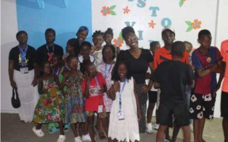 Сотни детей в лагере в Экваториальной Гвинее готовятся к визиту Папы Льва XIV