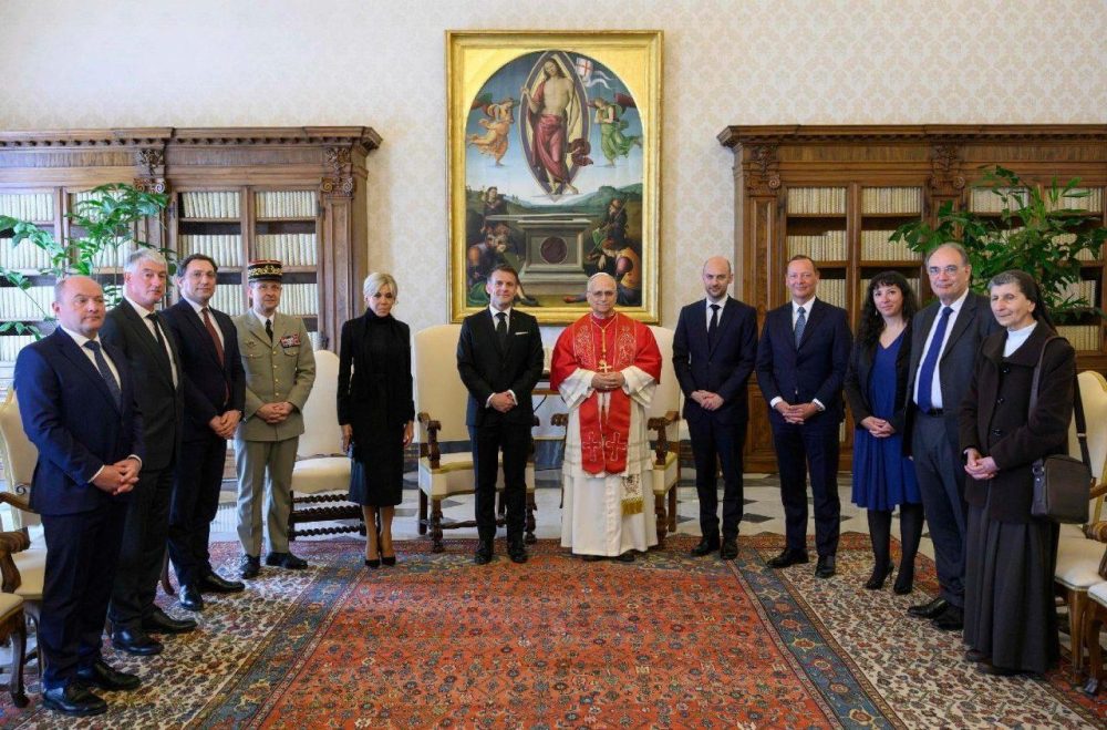 Президент Макрон посетил Ватикан