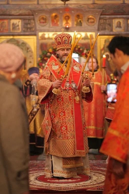 Архиепископ Фома провел пасхальные службы в храме Живоначальной Троицы