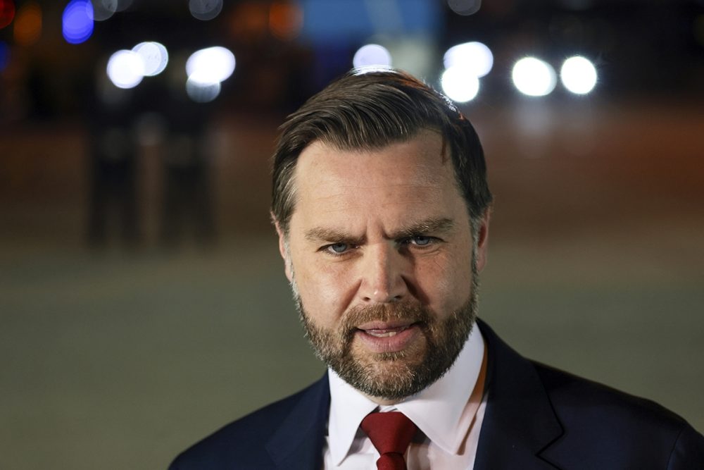 Джей Ди Вэнс прокомментировал критику Трампом Папы Льва XIV: Ватикану следует «придерживаться вопросов морали»