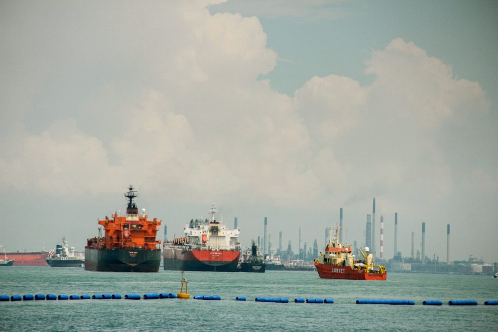 Два нефтяных танкера, покидавших иранские порты, были перехвачены и отправлены обратно, поскольку CENTCOM заявляет о «полной реализации» блокады Ормузского пролива