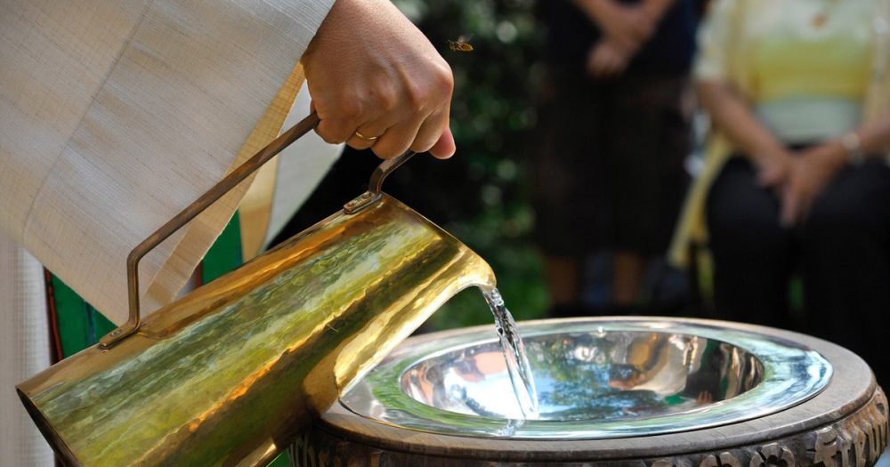 Число крещений взрослых католиков растет