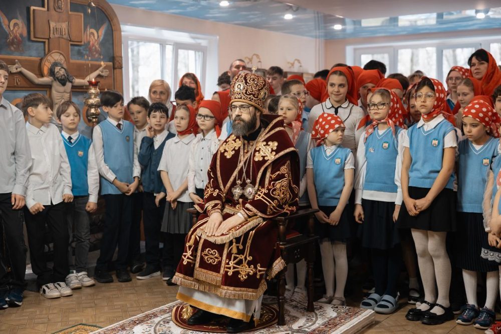 Архиепископ Савва совершил Литургию в зеленоградской школе «Звонница»