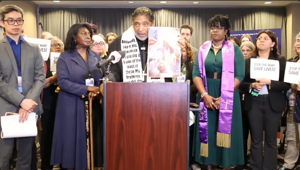 Епископ Уильям Барбер обвинил президента Трампа в «ереси» из-за изображения AI-Иисуса