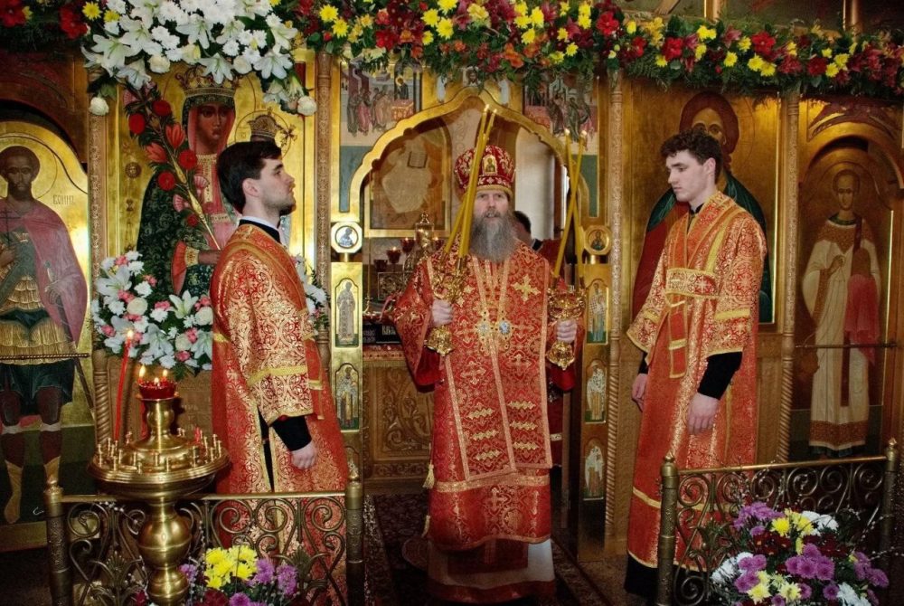 Епископ Силуан возглавил Литургию в храме иконы Божией Матери «Неувядаемый Цвет» в Московском