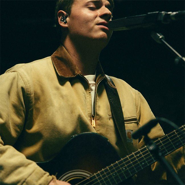 Ноа Пол Харрисон из Bethel Music выпускает новый сингл 'Christ That We Lift Higher'