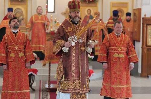 Архиепископ Фома провел пасхальную службу в храме Казанской иконы Божией Матери