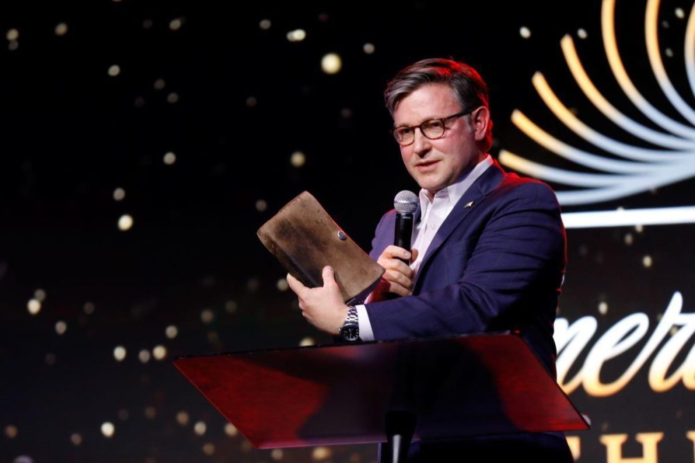 Спикер Палаты представителей Майк Джонсон и христианские лидеры запускают недельный марафон чтения Библии в Вашингтоне