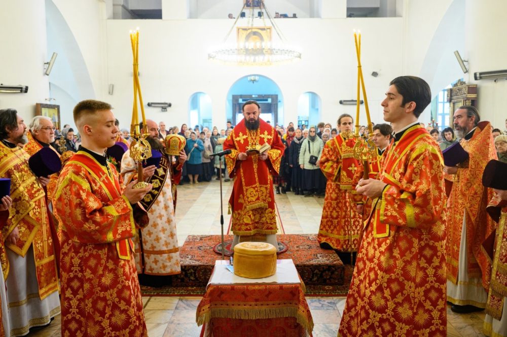 Митрополит Арсений провел пасхальную литургию в Бибиреве