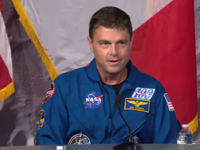 Artemis II: встреча командира Рейда Уайзмана с капелланом