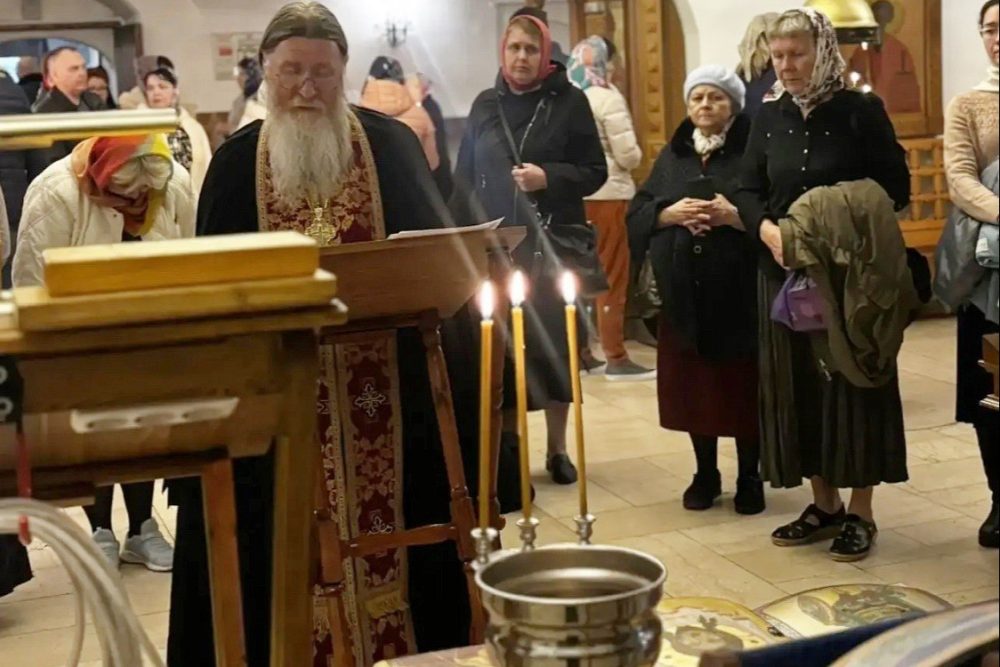 Иконы на бронежилетах участников СВО освятили в московском монастыре