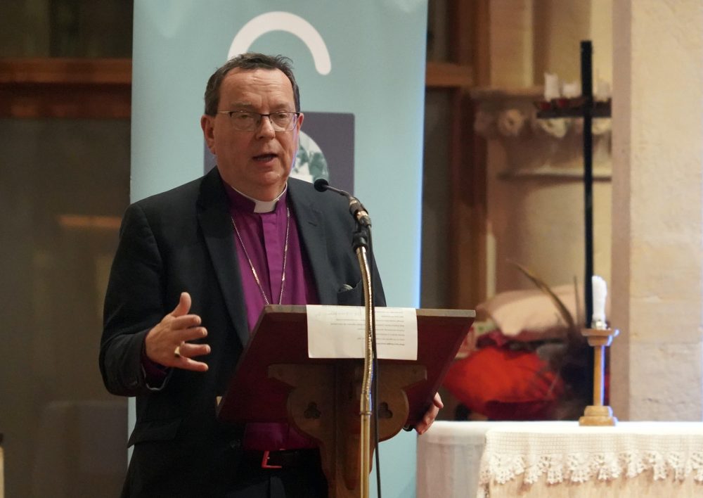 «Свобода вероисповедания должна быть для всех», — заявляет епископ Маунстефен, называя это испытанием для обществ