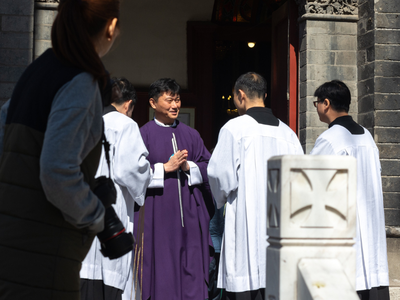 Китай: в докладе сообщается об усилении давления на католиков