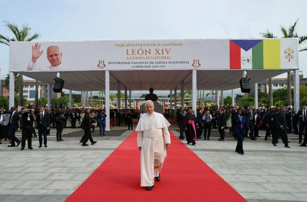 Девятый день африканской поездки Папы за одну минуту