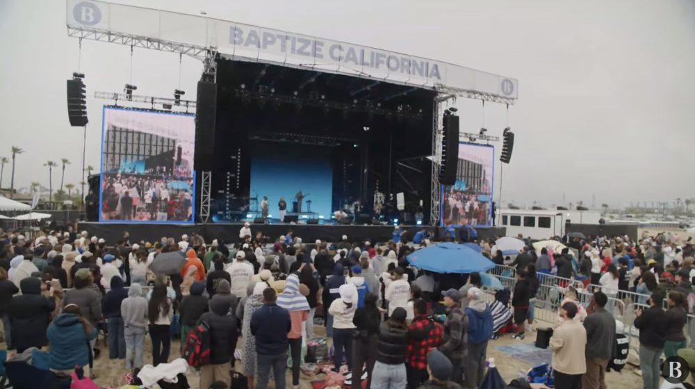 Глобальное мероприятие по крещению в разработке после того, как служение окрестило тысячи в Калифорнии