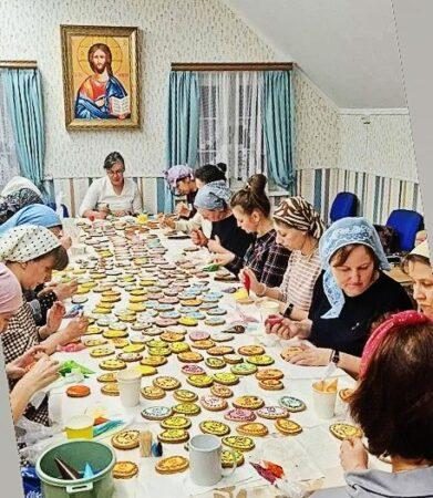 Более двух тысяч пряников испекли в храме в Бабушкине к Пасхе