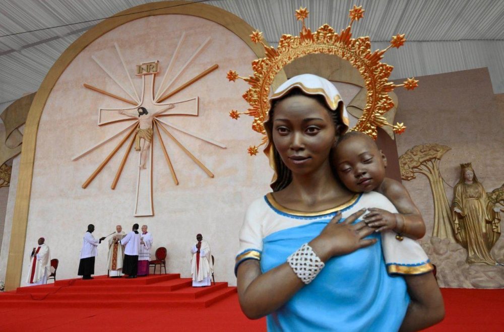 Папа в Малабо: Евхаристия