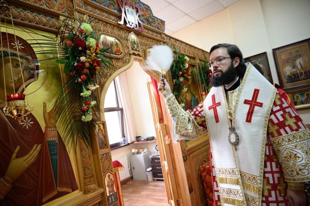 Митрополит Антоний освятил храм при госпитале имени Вишневского