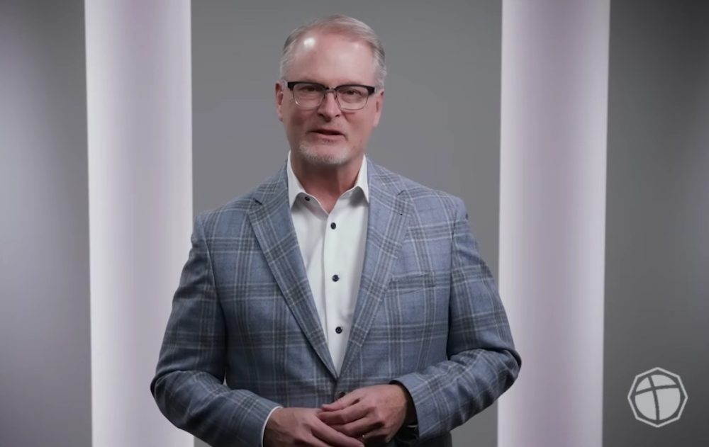 Республиканская партия Канзаса обвиняет пастора мегацеркви Адама Гамильтона в нарушении закона об этике выборов