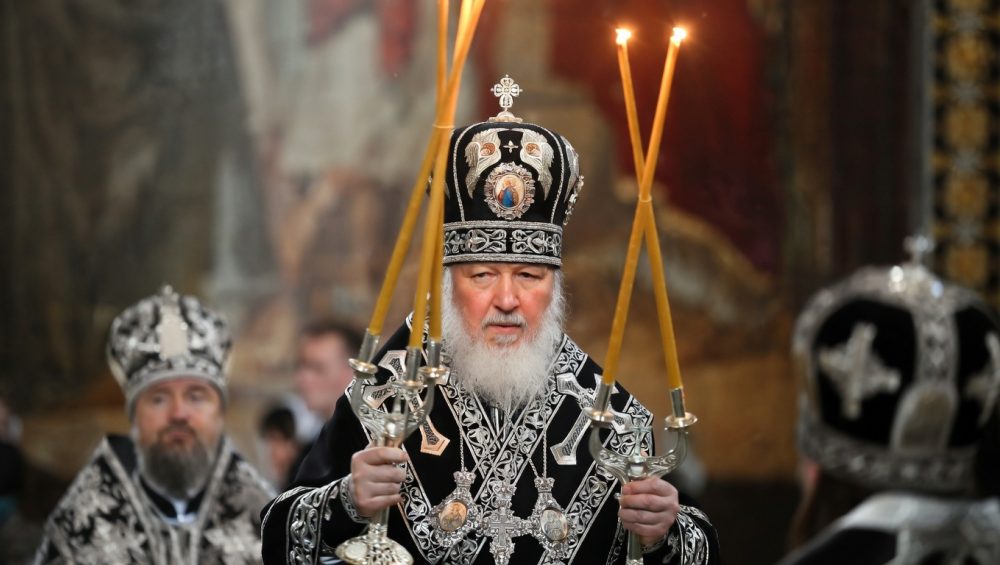 Патриарх Кирилл освятил пасхальные куличи в храме Христа Спасителя