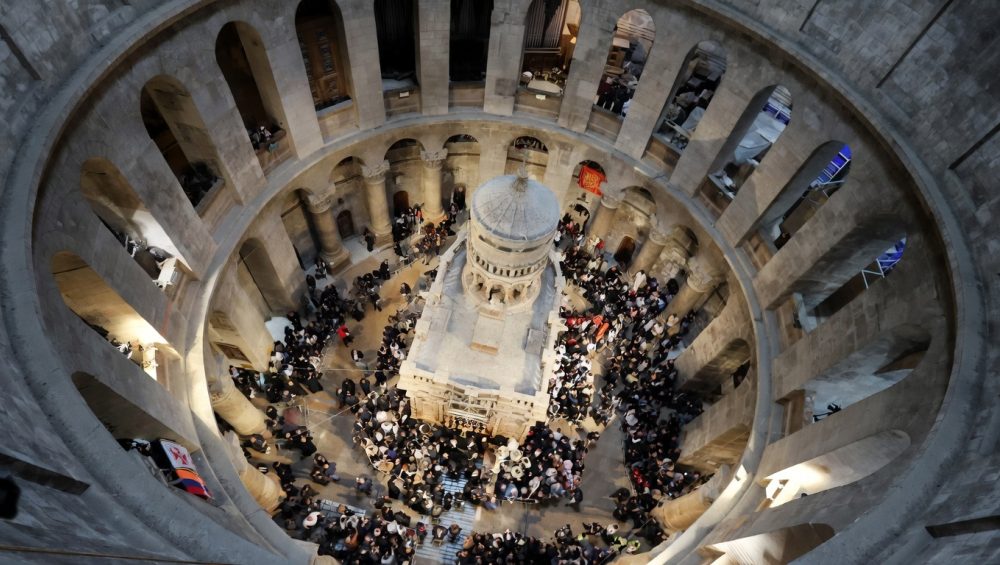 Делегация Фонда Андрея Первозванного приняла Благодатный огонь в Иерусалиме