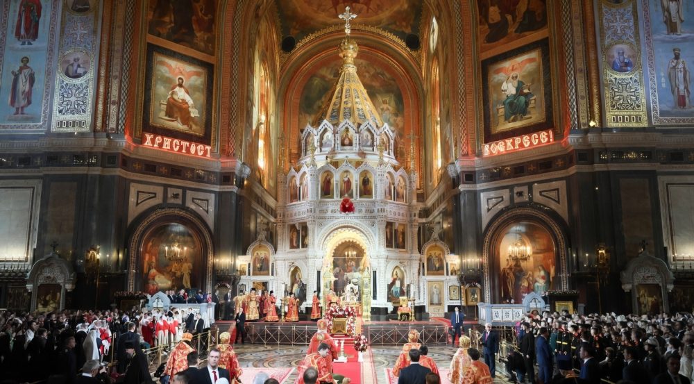 Пасхальное богослужение в храме Христа Спасителя