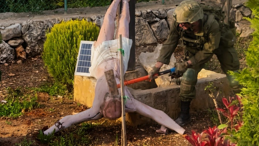 Захарова назвала осквернение статуи Христа в Ливане актом вандализма