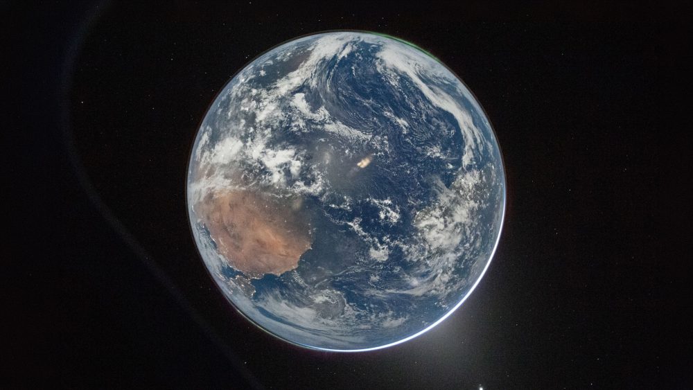 Небеса по-прежнему возвещают