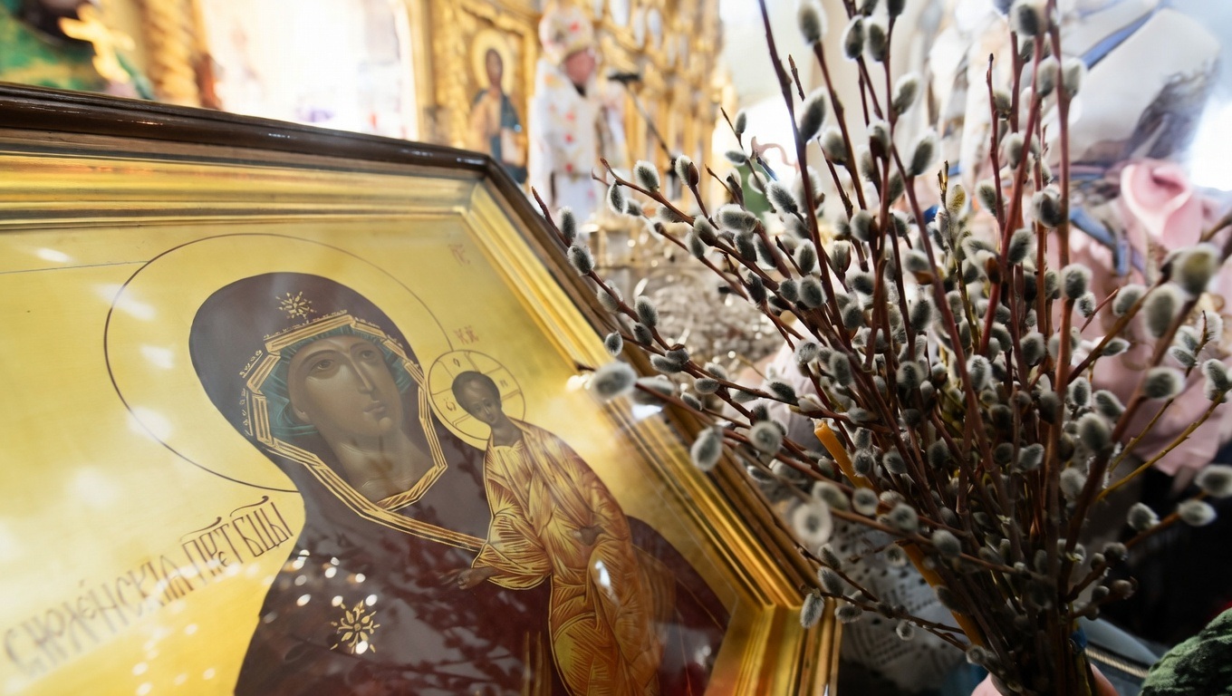 Священник рассказал о правилах обращения с освящённой вербой