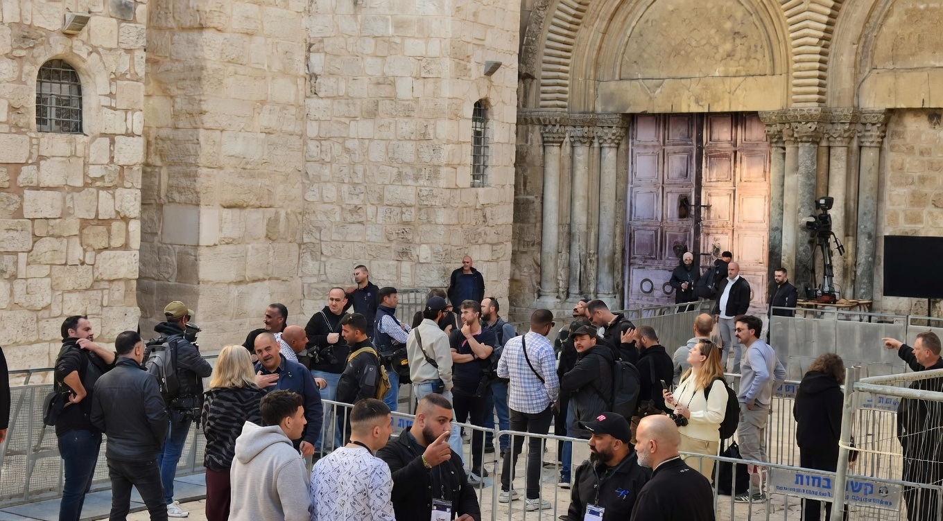 Российская делегация прибыла в храм Гроба Господня для получения Благодатного огня