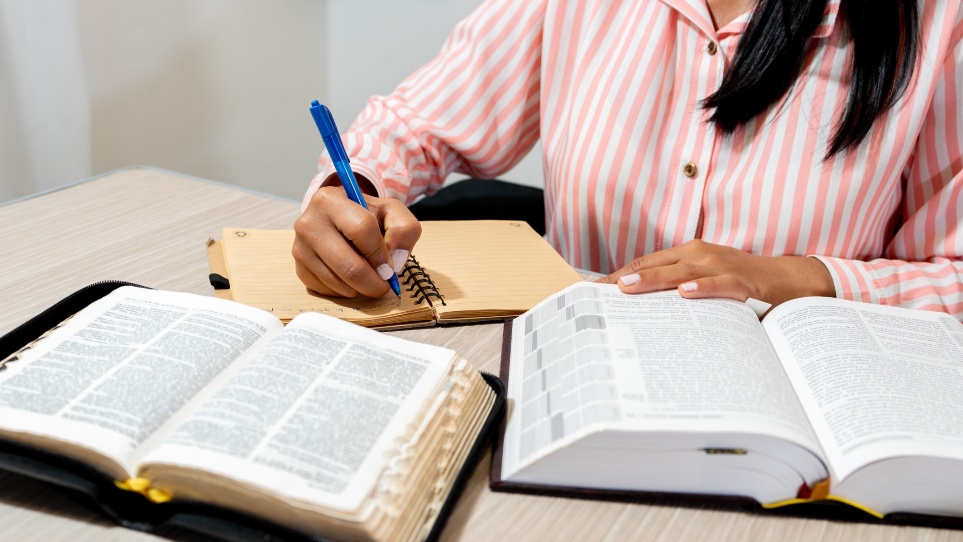 Не просто читайте Библию — изучайте её