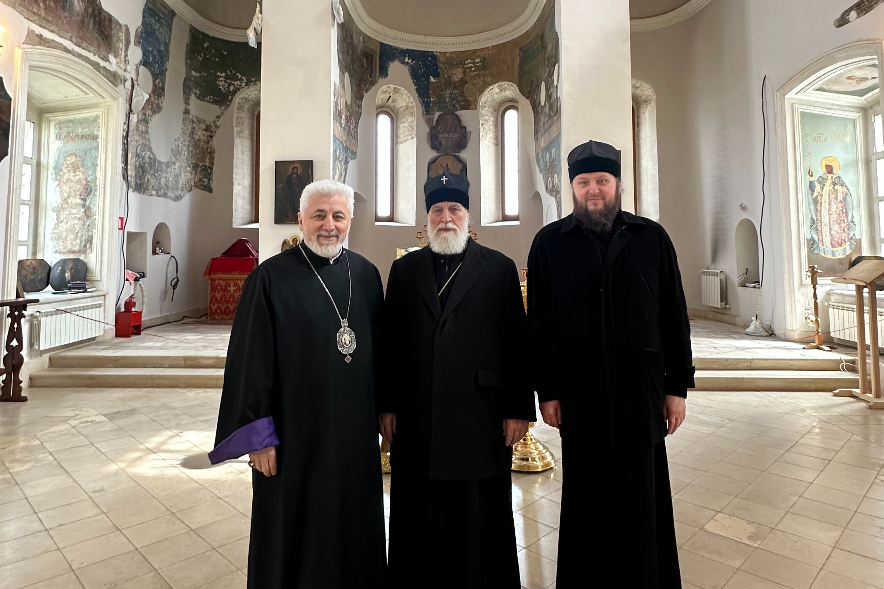 Митрополит Павел и архиепископ Аксий встретились с главой Российской епархии Армянской Церкви