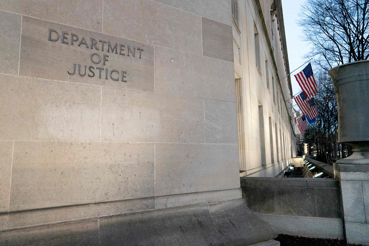 Минюст США публикует доклад о дискриминации христиан при администрации Байдена