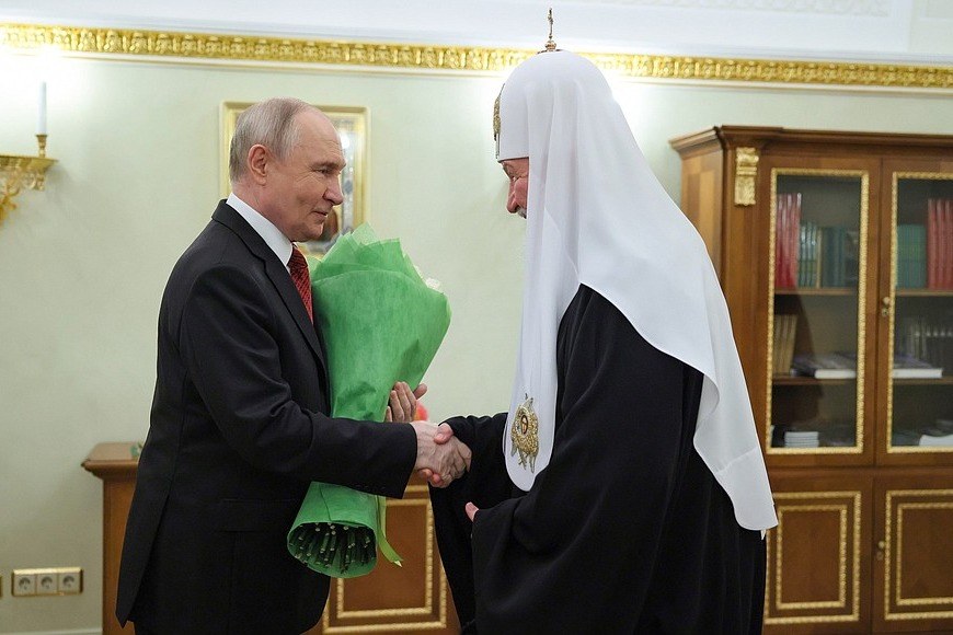 Владимир Путин поздравил Патриарха Кирилла с днем тезоименитства