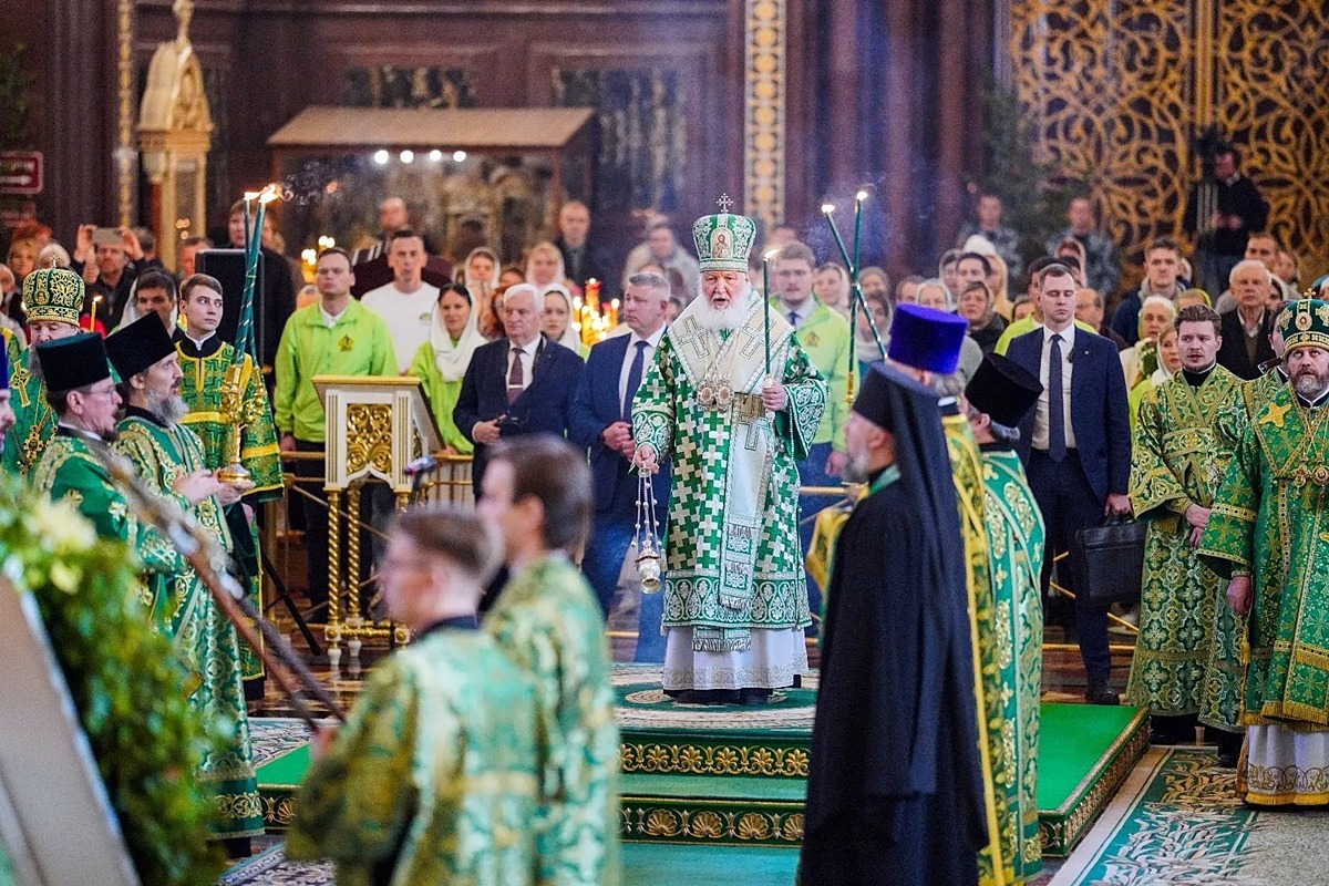 Патриарх Кирилл совершил всенощное бдение в Храме Христа Спасителя накануне Троицы
