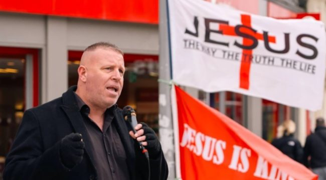 Найджел Фарадж поддержал уличных проповедников в споре о христианской евангелизации