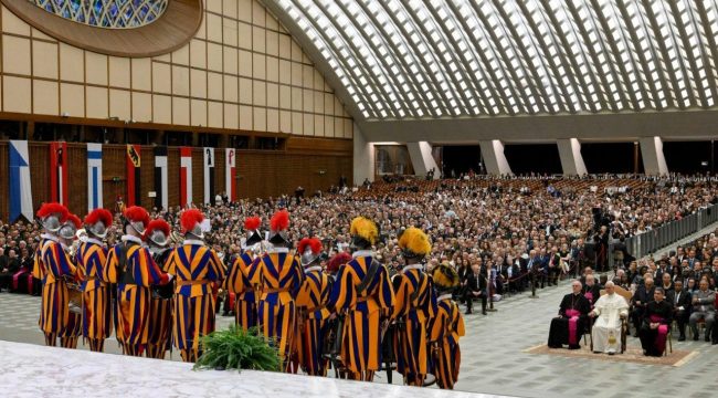 Лев XIV поблагодарил швейцарских гвардейцев за верность Церкви