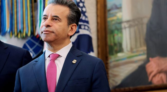 6 реакций на отставку Марти Макари с поста главы FDA на фоне разногласий по электронным сигаретам и таблеткам для аборта