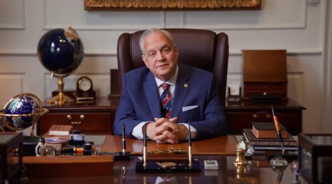 Моулер предложит поправку к конституции СБК, подтверждающую запрет на женщин-пасторов