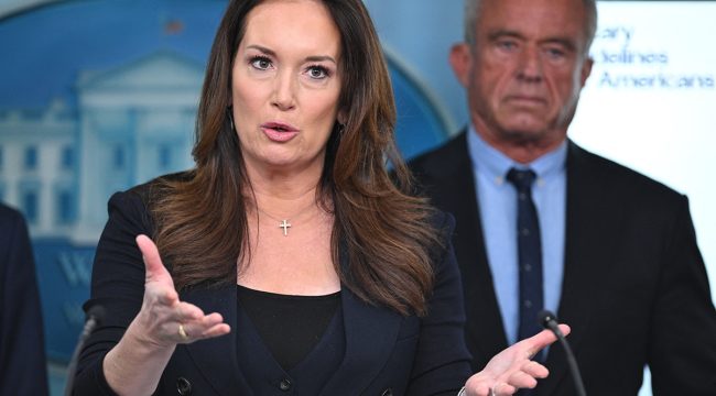Сотрудники подают в суд на Министерство сельского хозяйства США и Брук Роллинс из-за 'прозелитических' писем на христианскую тематику
